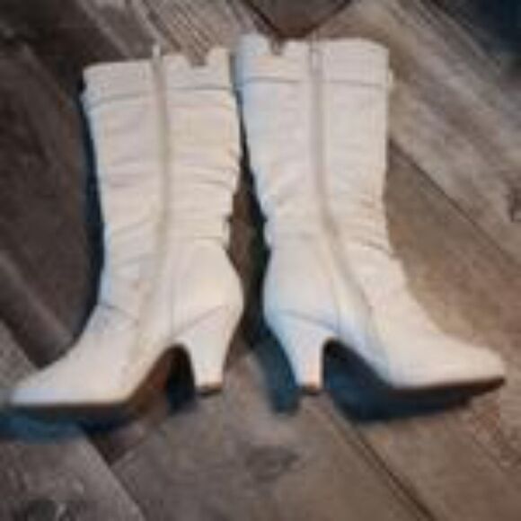 Top Moda Women's Size 5 White Faux Leather  Boots - NWOT - Picture 2 of 5